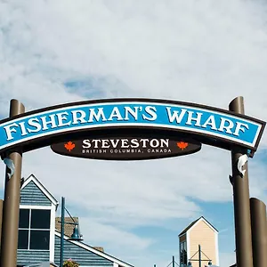  Homestay Steveston Village